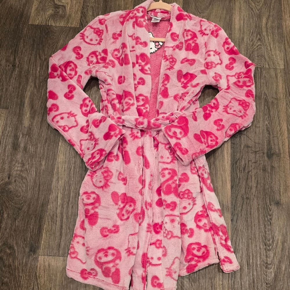 Hello‎ Kitty & Friends Plush Logo Robe - Picture 7 of 8